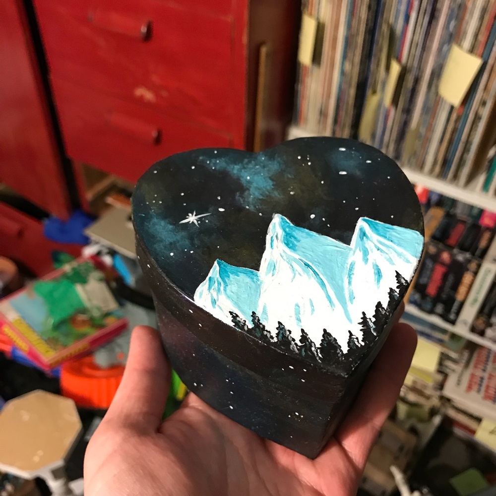Heart cardboard box